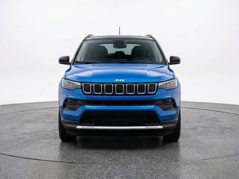 Used 2025 Jeep Compass Limited image 2