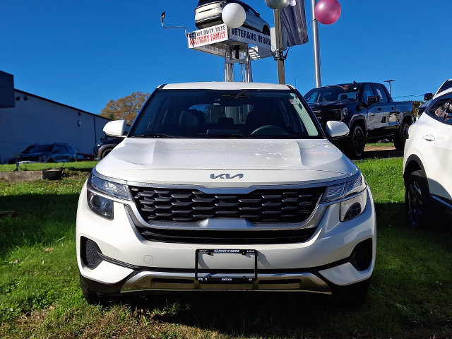 Used 2023 Kia Seltos LX AWD/4WD image 2