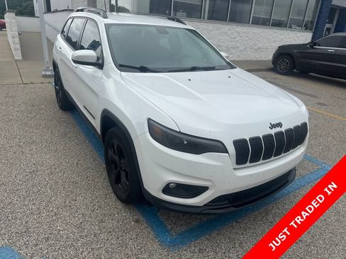 Used 2019 Jeep Cherokee Latitude Plus AWD/4WD image 3