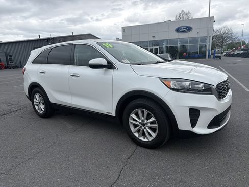 Used 2019 Kia Sorento AWD V6 image 1