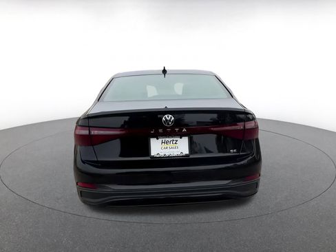 Used 2025 Volkswagen Jetta SE image 12