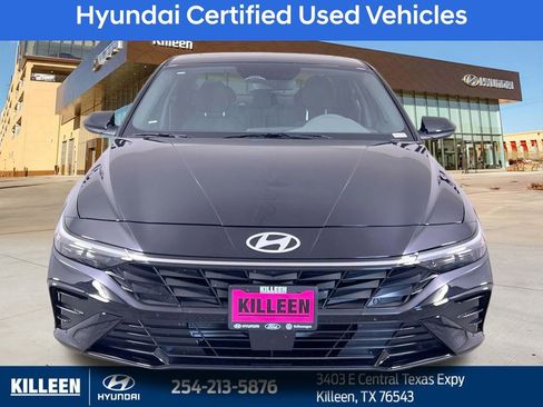 Used 2025 Hyundai Elantra SEL image 2