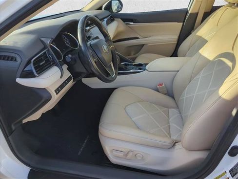 Certified 2019 Toyota Camry XLE FWD image 10