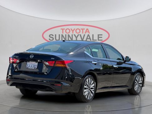 Used 2024 Nissan Altima 2.5 SV FWD image 3