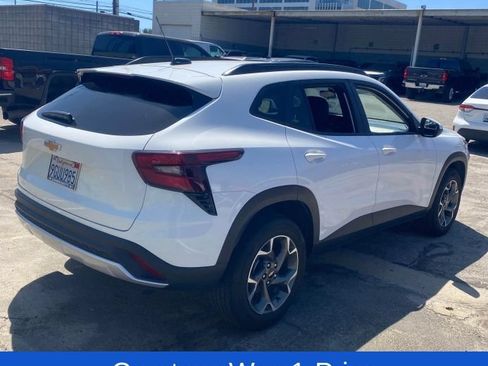 Used 2024 Chevrolet Trax LT w/ Driver Confidence Package FWD image 5