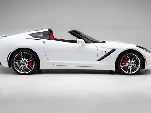 Used 2018 Chevrolet Corvette Stingray Coupe w/ 2LT Preferred Equipment Group image 2