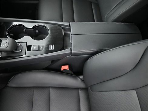 Used 2024 Nissan Rogue SV w/ SV Premium Package image 20