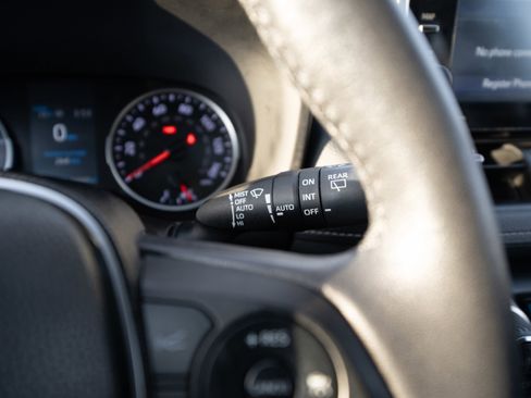 Used 2022 Toyota RAV4 XLE Premium image 14