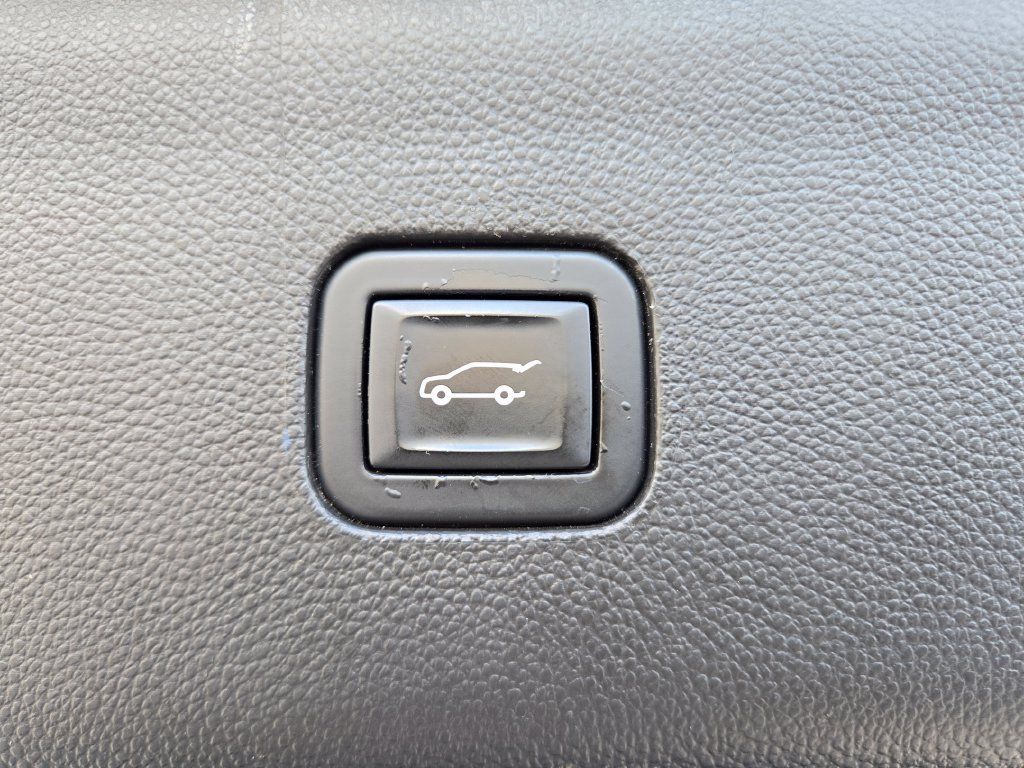 Used 2020 Buick Enclave Premium w/ Sun and Sites Package FWD image 25