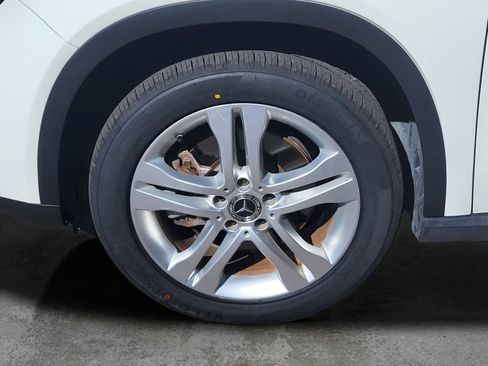 Used 2019 Mercedes-Benz GLA 250 4MATIC w/ Premium Package image 29