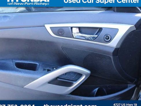Used 2016 Hyundai Veloster image 9