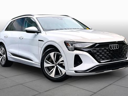 Used 2024 Audi Q8 e-tron Premium Plus AWD/4WD image 2