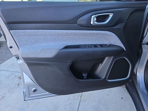 Used 2022 Jeep Compass Latitude image 12