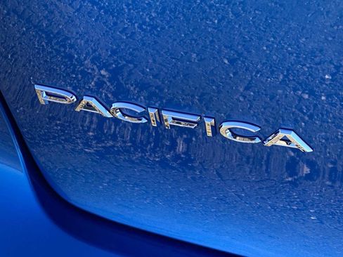 New 2026 Chrysler Pacifica Limited image 15