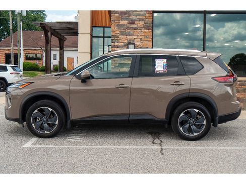 Used 2024 Nissan Rogue SV w/ SV Premium Package AWD/4WD image 5