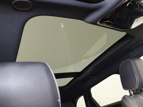 Used 2023 Land Rover Range Rover Velar R-Dynamic S image 12