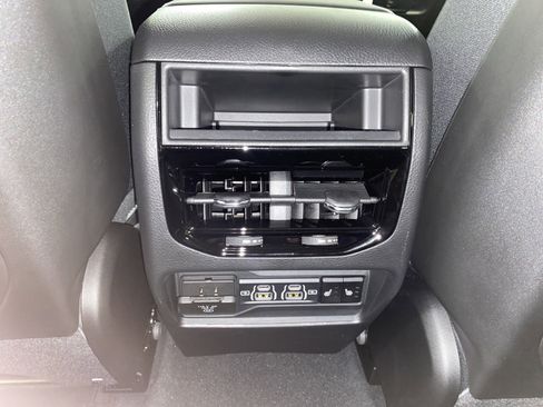 New 2025 Jeep Grand Cherokee Limited RWD image 23