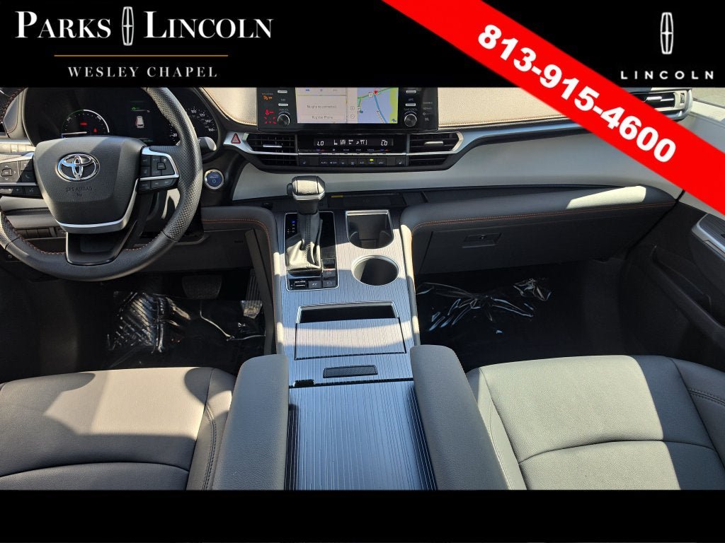Used 2024 Toyota Sienna XSE w/ XSE Plus Package FWD image 11