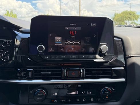 Used 2025 Nissan Pathfinder SV FWD image 20