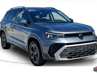 Certified 2025 Volkswagen Taos SE w/ Panoramic Sunroof Package 360° Tour