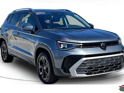 Certified 2025 Volkswagen Taos SE w/ Panoramic Sunroof Package