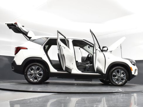 New 2026 Kia Seltos LX image 21