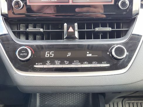 Used 2020 Toyota Corolla LE image 22