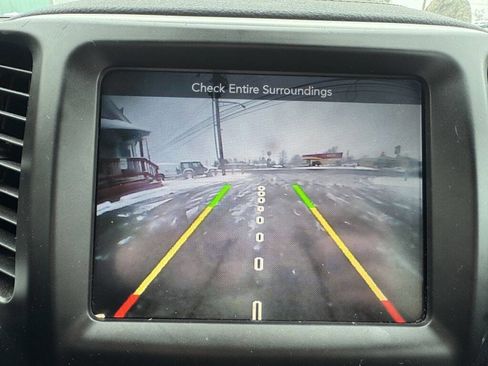 Used 2018 Jeep Cherokee Latitude Plus w/ Comfort/Convenience Group image 21