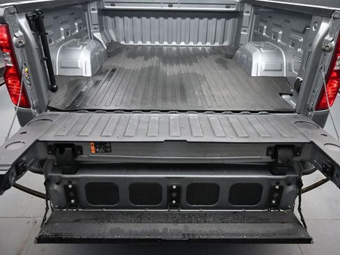 Used 2023 Chevrolet Silverado 1500 LT AWD/4WD image 9
