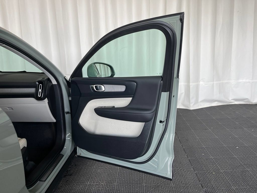 Used 2024 Volvo XC40 B5 Plus w/ Climate Package AWD/4WD image 20