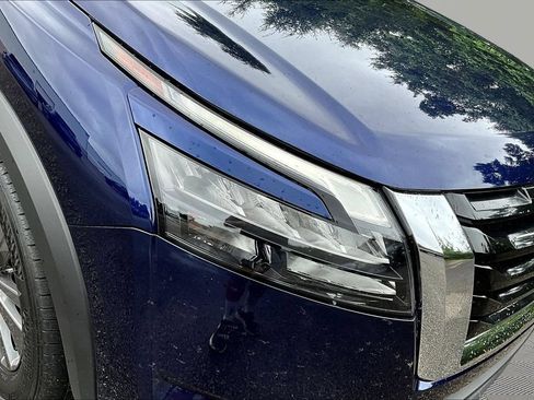 Used 2025 Nissan Pathfinder SV FWD image 30