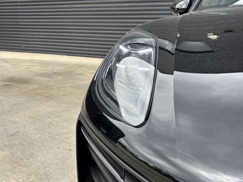 Certified 2026 Porsche Macan image 12