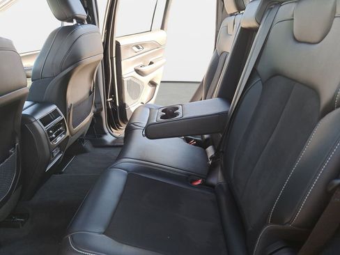 Used 2023 Jeep Grand Cherokee Altitude image 15