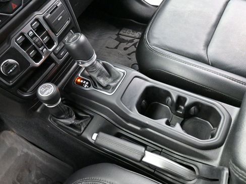 Used 2022 Jeep Wrangler Unlimited Sahara image 24