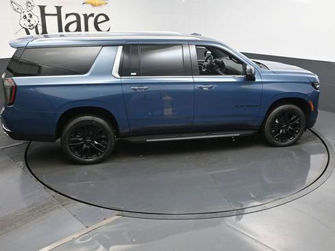 New 2025 Chevrolet Suburban Premier image 18