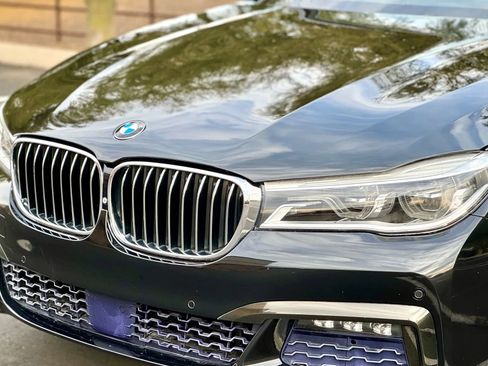 Used 2018 BMW 750i image 4