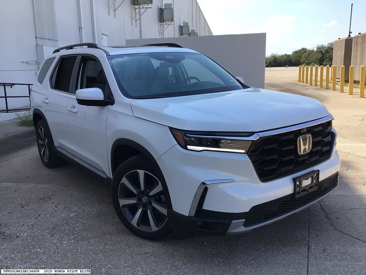 Used 2025 Honda Pilot Elite image 4