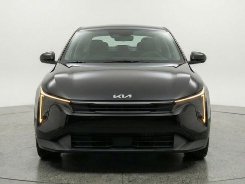 Used 2025 Kia K4 FWD image 2