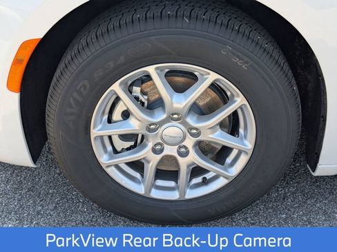 New 2027 Chrysler Pacifica Select FWD image 12