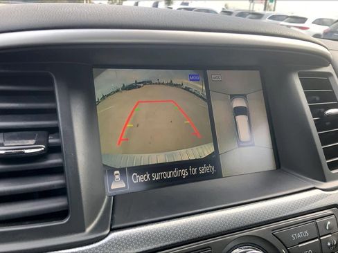 Used 2020 Nissan Pathfinder SL image 25