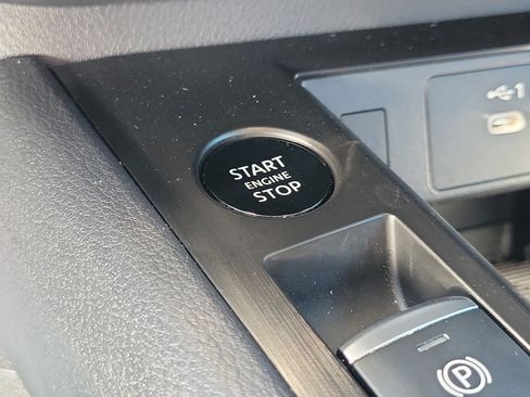 Certified 2025 Nissan Kicks SV w/ SV Premium Package image 30