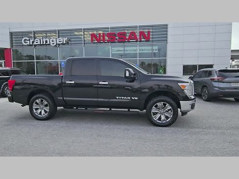Used 2019 Nissan Titan SV w/ SV Convenience Package image 36