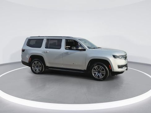 Used 2024 Jeep Wagoneer Series II w/ Flexible Seating Group AWD/4WD image 2