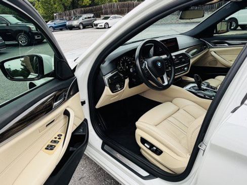 Used 2019 BMW 530i w/ Convenience Package RWD image 11