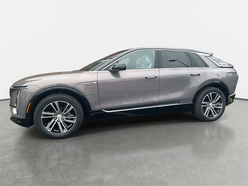 New 2025 Cadillac Lyriq Luxury image 3