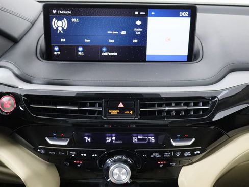 Used 2023 Acura MDX SH-AWD w/ Technology Package image 31