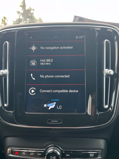 Used 2020 Volvo XC40 T4 Momentum FWD image 13