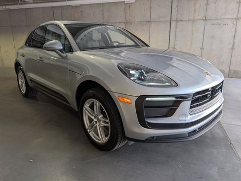 Used 2025 Porsche Macan image 11