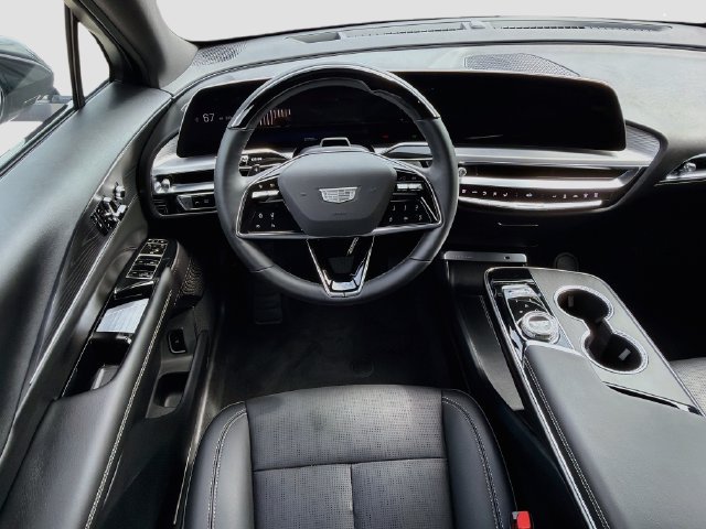 Used 2026 Cadillac Lyriq Luxury AWD/4WD image 17