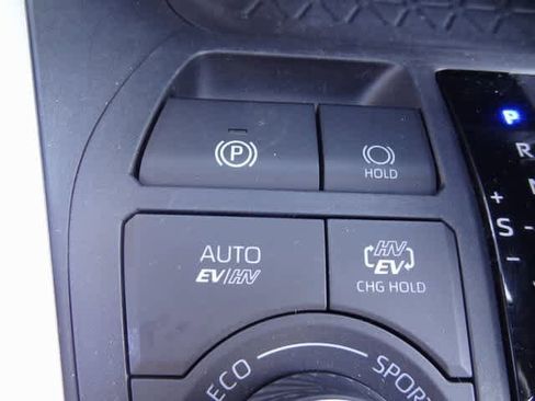 Used 2024 Toyota RAV4 SE w/ Weather & Moonroof Package image 31